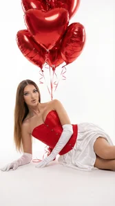 LaraSynn valentine's day❤️💋  3. fénykép