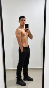 Phillip_JrのDo you like my body? 🥵💦の枚の写真