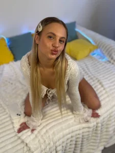 Daisy_Wave Beauty in Comfort Pic