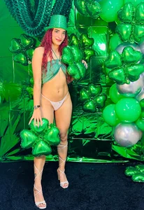 Alisha_Evans_Rs 💚🔥🍀 Too much luck in one picture… can you handle it? 😈 Pic 2