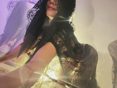 lizzy_kane Your girl in a robe 🖤 รูป  9