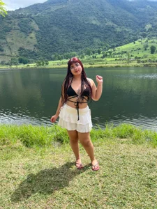 Zara_Snow taking a walk around the lake Immagine  5