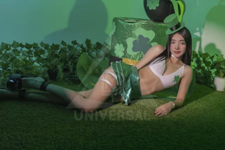 AmyColman_ san patrick Hình 5