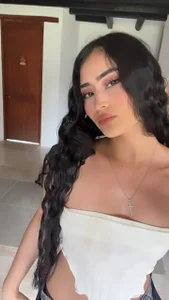 lara_madisson Pack light, I have plans for us 😉  2টি ছবি