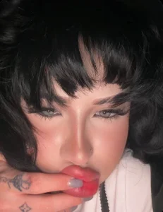LouisiVuittoni Public Pic 4