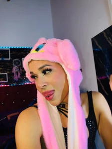 angelitasexxxhot: “Playful and sexy with my cute hat 💋🎩” ( фото)