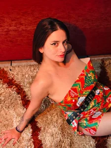 kassandra_james Have you opened your Christmas gift yet? Immagine  5