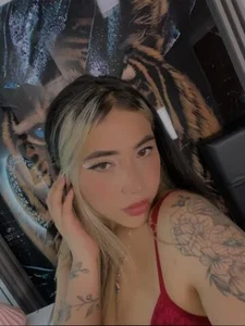 ManuelaVeelez MY ESSENCE Pic 2