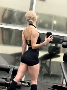 DarlinG000AMINAの💪🏻👩🏻‍🦳の 2枚の写真