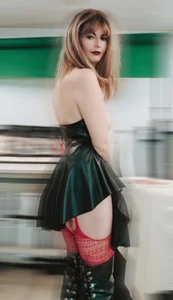 kinky_Hexme ou caught me right in the middle of trying something… a little different today 😏 사진