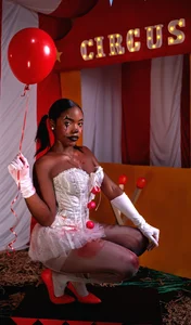 TIFFANY_EVANS_ Do you want to float with me? зображення 4