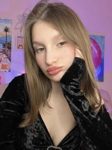 EllaHorton 🌴🤑 Pic 9