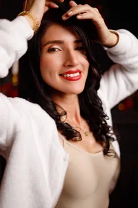 Rubi_Esmeralda Merry Christmas 2025 Pic 6