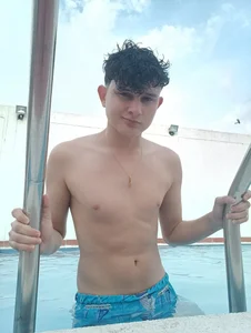 Nathan_Bluee Poolside 🙈🙈 Pic