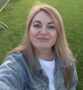 Amelia-Diamond Public Pic 5