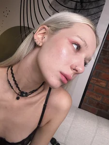 RanyThomson Public Foto 2