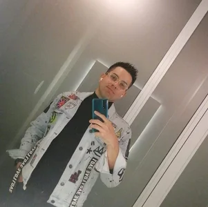 Latin_boy_surprisee Public . fénykép