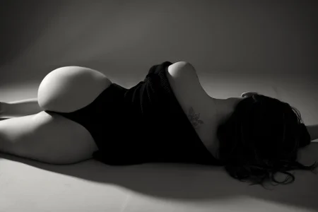 Mia_Heartt BLACK AND WHITE Bilde