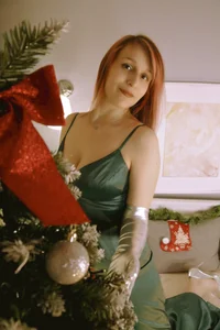 Dora_Marcelli Christmas miss in green and silver🐍 Pic 8