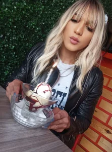 Michelle_Devereaux My birthday 2025 🎂🎉🎈🎁🥳  5টি ছবি