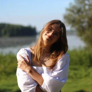 DevonaGlugla Public Pic 2