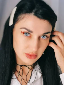 AriannaCruise Lady in White Bilde 3