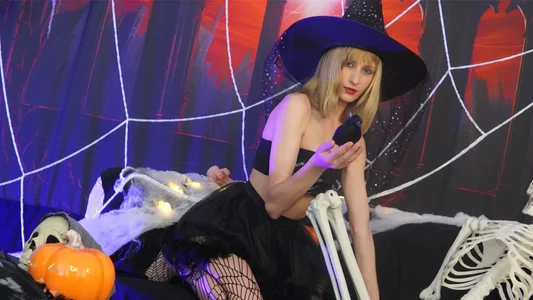 SiennaShapiro Trick or lick ?! 🎃 Pic 5