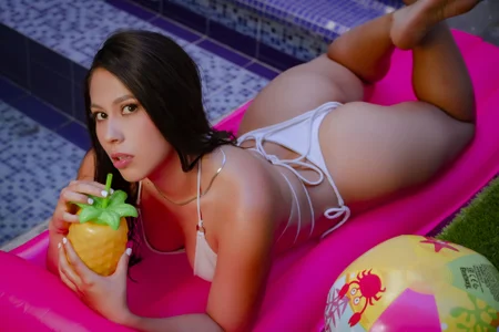 LauriLenix HOTTIE GIRL Pic 4