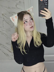 ElswythCovil Naughty kitten Pic 6