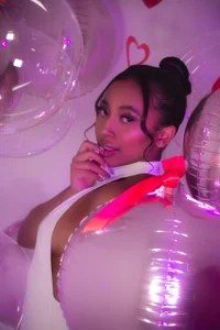 GabrielaLugo a romantic and sensual date Pic 4