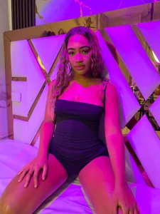 emii_brown Public Immagine  3