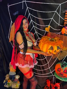 AishaCambell_ This is Halloween Foto 5