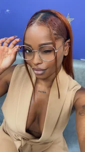 ShantalGomes Do you need a sexy secretary 🤓 ?  4টি ছবি