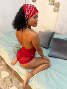 CarolineBrowm sexy Foto 4