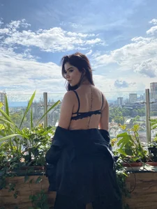 VictoriaLeia Head on the clouds Pic 3