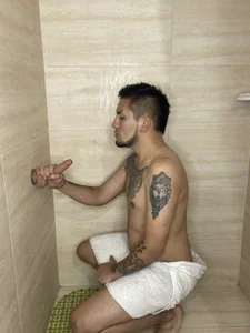 Saenz_LotusTemp kullanıcısının In Shower 🚿 🧼 albümü -  8 fotoğraf