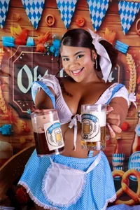 jones_maddy_ oktober fest party Pic 4