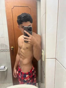 Check in bathroom od _TaylorBlack  2 snímek