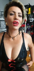 MistressDemi Public Pic 4