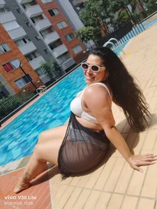 kiana_cream pool day Pic 3