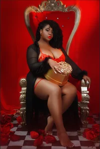 Tyra_PrivacyのHAPPY DAY OF LOVE AND FRIENDSHIP ❤️の 3枚の写真