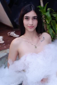 Come and play with my body!