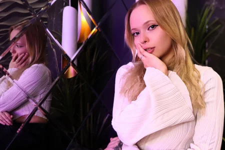 lucy_loy Strawberry Kiss Foto 3