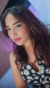 YaraShine Selfie time Pic