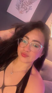 alisbloomのSexyの 3枚の写真