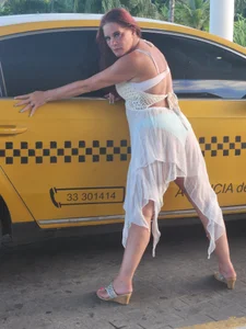 LexxiLeedsのLexxi Leedsの 2枚の写真