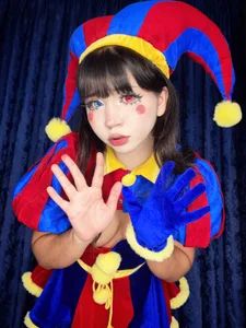 Petit-Rosse 🎈 P O M N I 🤡💙 Pic 5