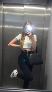 petitegonwiild: Public ( 2 фото)