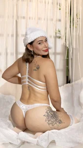 Sara_Gomez merry christmas🤍 Pic 2