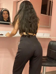 My pants squeeze my narrow ass 🍑🔥🥵 de lucianasmith_  5 photos